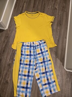 Cuddle Duds Petit Yellow Short Sleeve Top with Blue & Yellow Plaid Pajama Set.